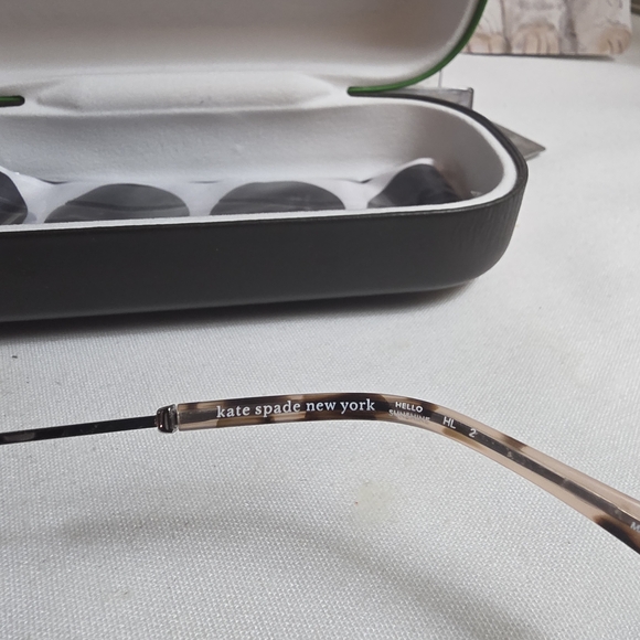 Kate Spade Aviator Sunglasses with Green Case - Picture 2 of 6
